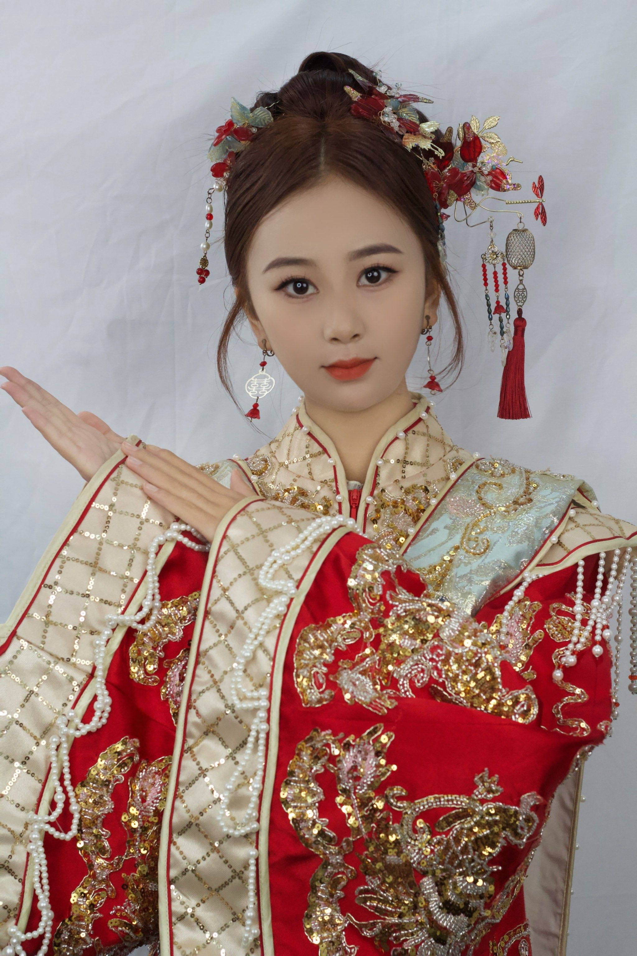 喜欢简约干净的美 处处都体现在细节 清新淡雅的新娘造型 秀美与气质