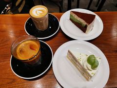 Flat&nbsp;white-black rainbow coffee
