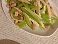 芹菜腐竹花生米-老北京馅饼粥(西单店)