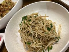 香葱拌笋衣-小大董·烤鸭(王府井apm店)