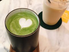 咖啡拿铁-彳亍咖啡·这里(水湾路店)