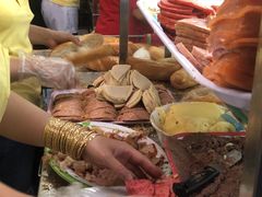 -Bánh Mì Huynh Hoa