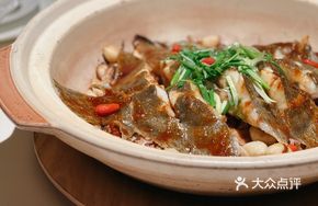 Braised Coral Fish with Ginger and Fermented Black Beans in Clay Pot