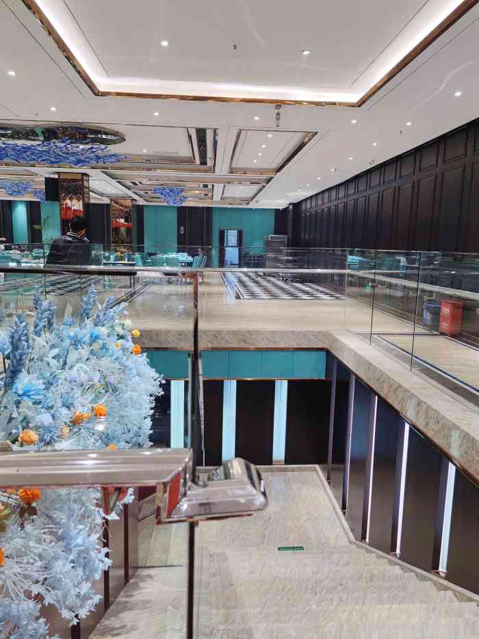 悦福瑞酒楼(郭杜店)-"朋友结婚在这里办婚礼,一楼一进来就是这个.