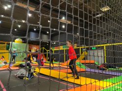 -蹦蹦跳跳(新奥购物中心店)