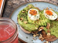 牛油果煮蛋吐司-RAC BAR(安福路店)