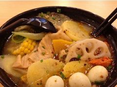 -愉肴麻辣香锅(中山路店)