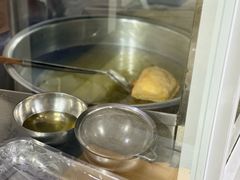 鸡蛋粑粑在油锅里-林氏圆子(胞波路店)