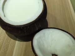 -志龙皇冠吃货椰子铺