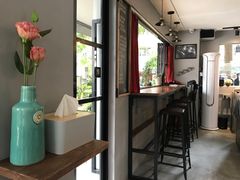 靠窗位-转山咖啡(松柏社区店)