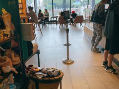 大堂-星巴克臻选(莘庄仲盛店)