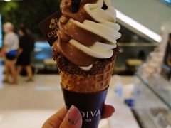 香草黑巧双重口味软冰激凌-GODIVA(王府井apm店)