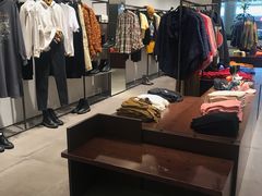 -URBAN REVIVO(高德置地广场·春广场店)