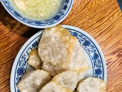 老北京炸灌肠-门框胡同百年卤煮(前门煤市街店)