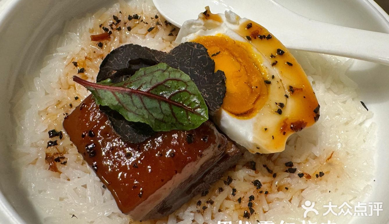 享受餐厅佳肴，大家快来尝尝吧！