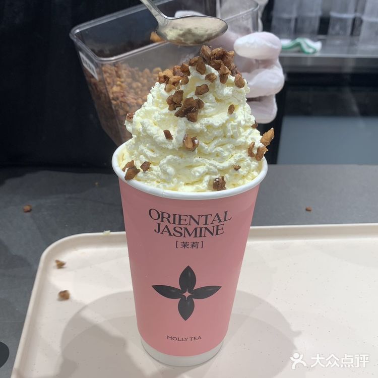 新年的第一杯热饮我选“茉莉奶白”