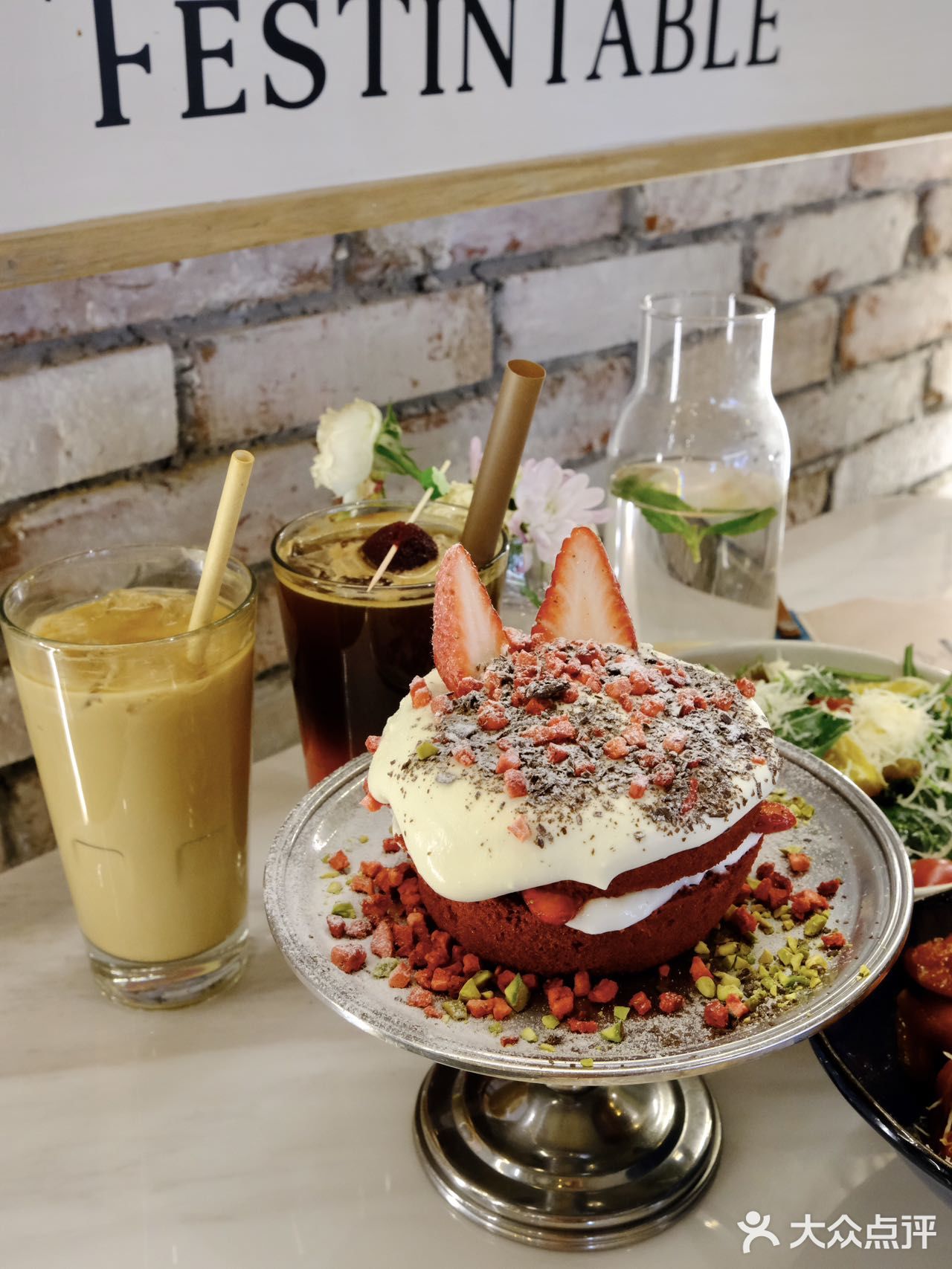 “请吃饭的漂亮姐姐🍽️”  