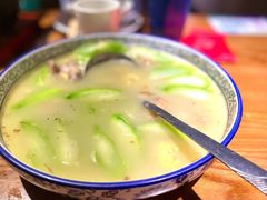 姜酒鸡汤浸丝瓜-小粤楼·怀旧粤菜(万辉国际广场店)