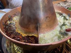 -果松木炭酸菜铜火锅·外婆参鸡汤