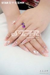 俏丽草莓奶糖-STAR美甲店