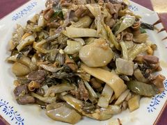 酸菜炒鸡杂-幽优农庄·森波拉特色本地农家菜