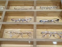 -豪门视光·星趣控·蔡司依视路眼镜代理商(中央大街店)