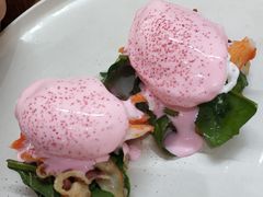 粉粉的班尼迪克蛋-CHILLAX轻乐时(侨建·Hi City店)