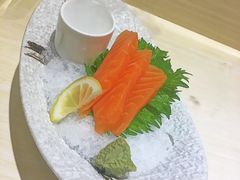 三文鱼刺身-小句号·精致料理(江南环球港店)