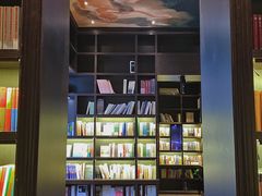 -钟书阁(松江泰晤士小镇店)