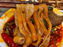-茅草房·河畔园林火锅
