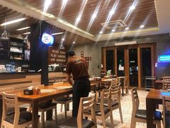 -Chom Cafe and Restaurant