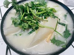 豚骨上汤小锅米线-肥汁米蘭香港米线(长宁来福士店)