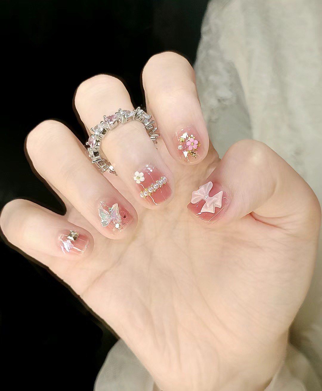 春日奶甜温柔粉桃美甲