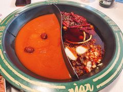 番茄鸳鸯锅底-有拈头成都市井火锅(老门东店)