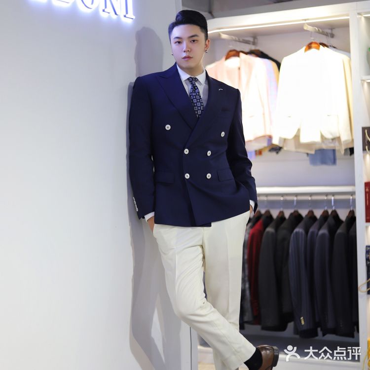 重庆定制西装👔展现最高级的男性魅力