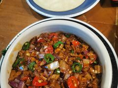 传统黑三剁配薄饼-雀舞云南菜(天津天河城购物中心店)