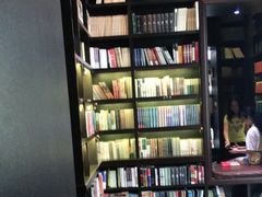 -钟书阁(松江泰晤士小镇店)