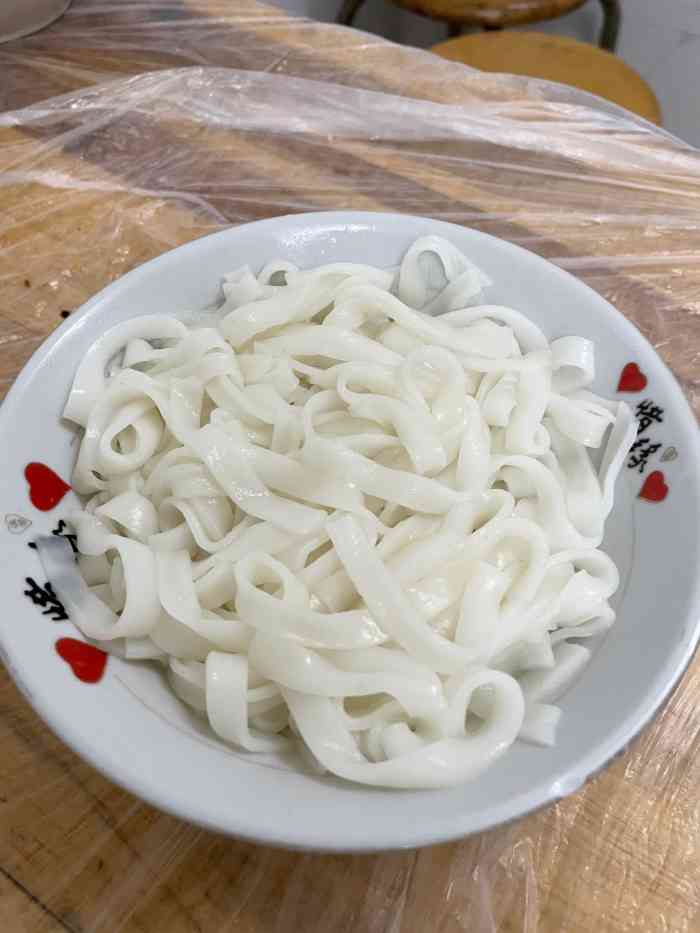 大脑壳-"光头粉挺不错的,老板老板娘的态度不敢恭维..."-大众点评移动