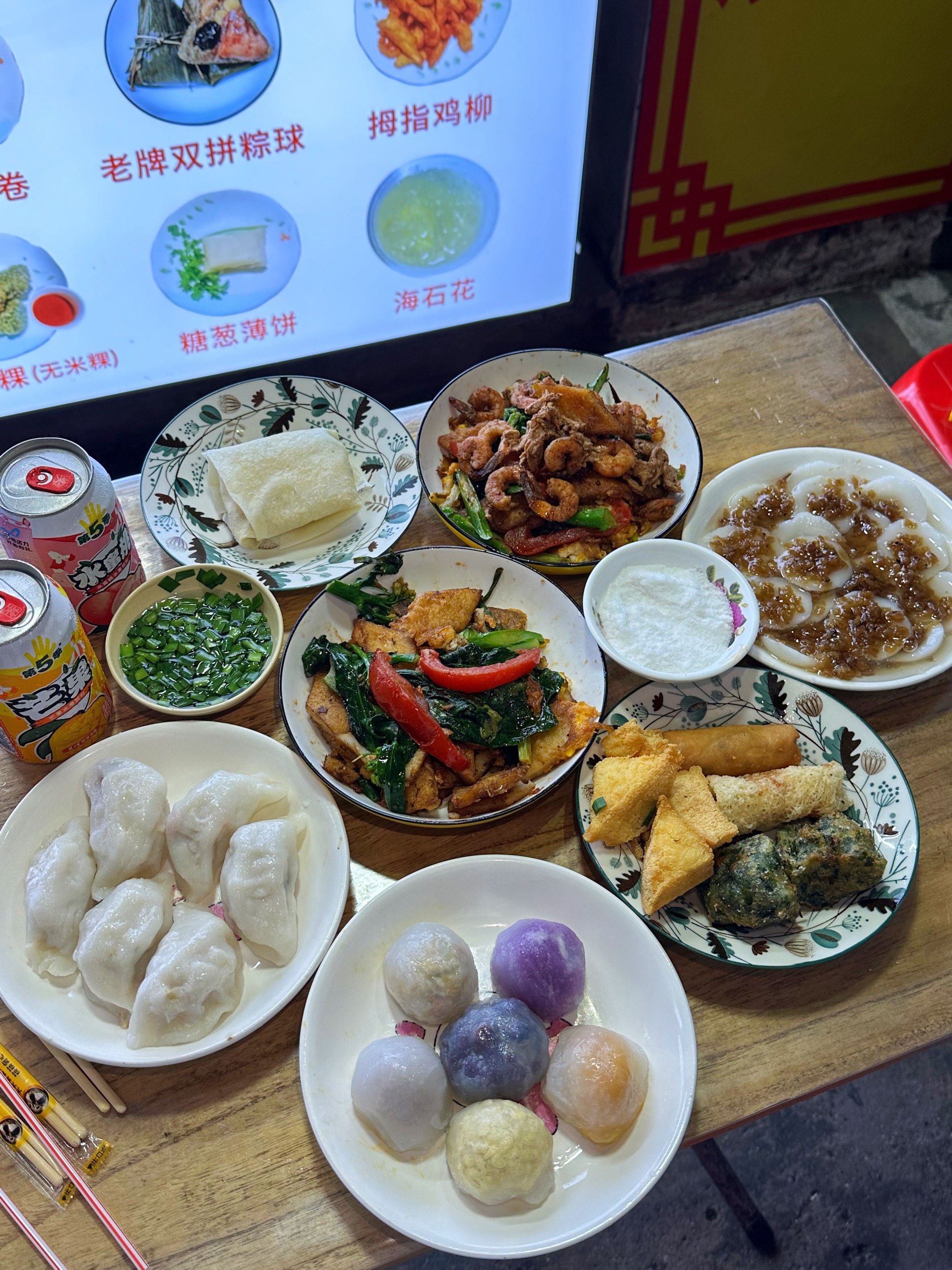 一家店就能吃遍所有潮汕小吃

02鲜虾鸭肉炒糕粿
香喷喷的