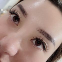 -潮店·虞妃妮轻奢美甲美睫馆