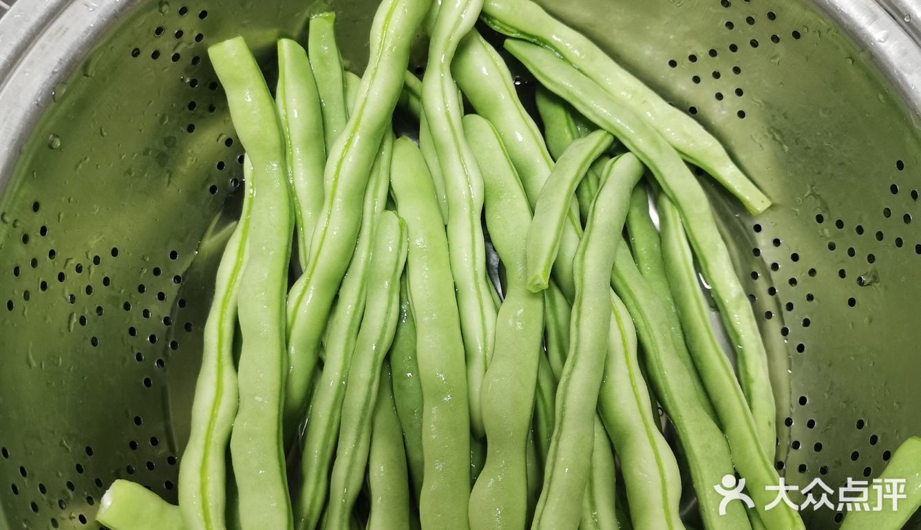 湘菜版的外婆菜炒四季豆，比榄菜四季豆更有味呀！