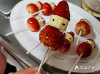 乘着草莓上市的热乎劲头~ 值此圣诞节块来临之际