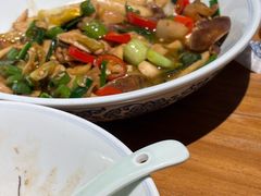 -头上红煨盐鸡·非遗院子餐厅