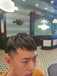 -海文先生国潮烫染男士理发馆