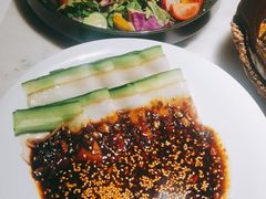 蒜泥白肉配乳瓜-初蓉丨遇见新川菜(亲贤街荣耀店)