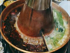 -果松木炭酸菜铜火锅·外婆参鸡汤