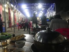 我们坐在乌漆麻黑的角落里-章记正宗南岗鱼蛋火锅