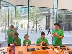 -Apple零售店(华贸购物中心店)