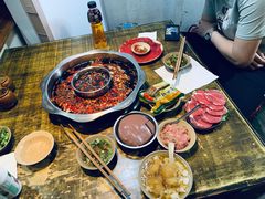 -渝嘴小老弟老火锅(华新村店)