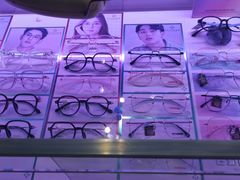-提一眼镜·蔡司·依视路(小寨店)